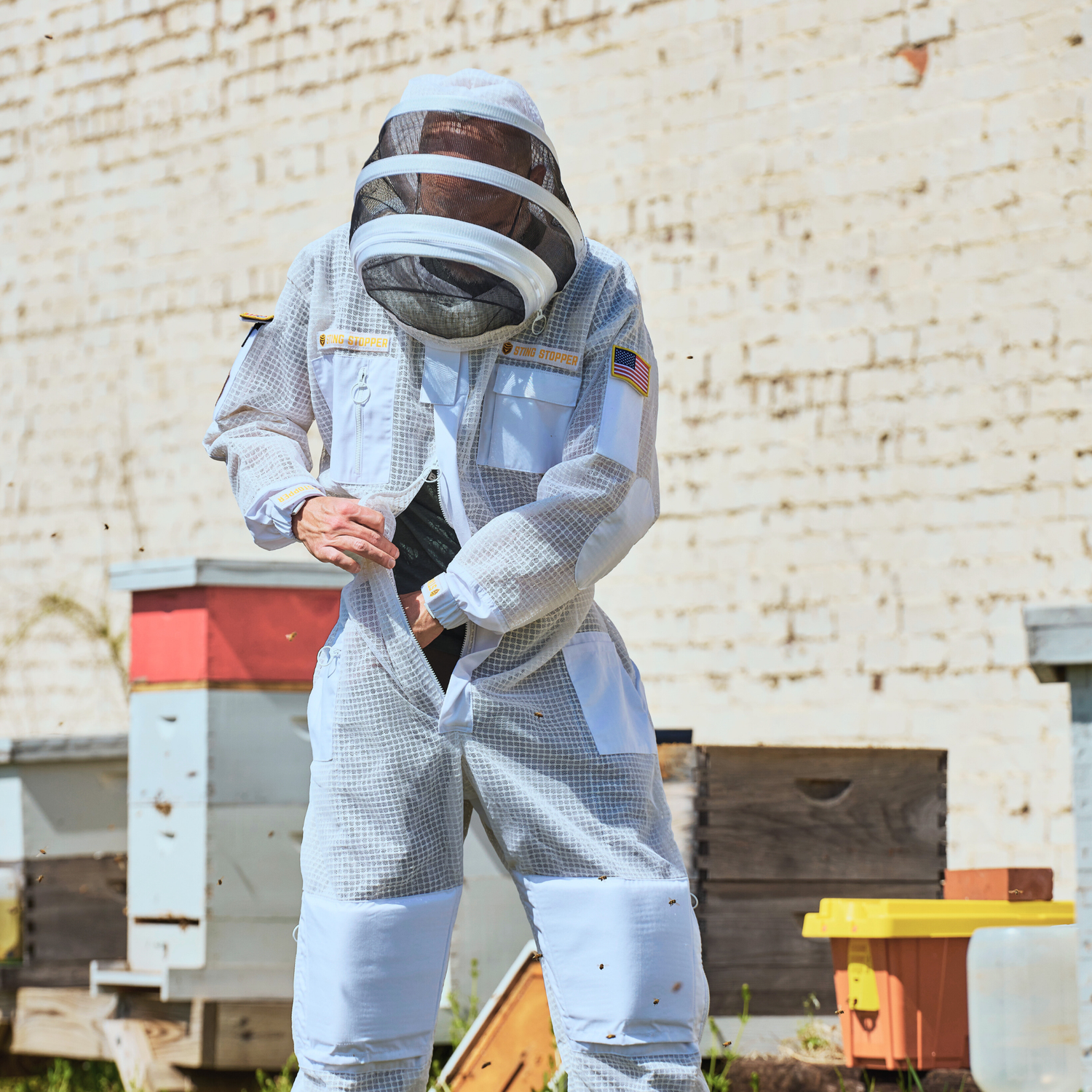 Sting Stopper ventilated beekeeping suit  white with fencing veil front view
