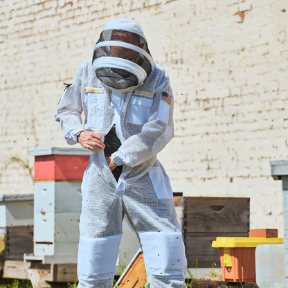 Sting Stopper ventilated beekeeping suit  white with fencing veil front view